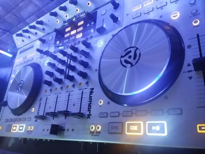 Controladora Dj numark 