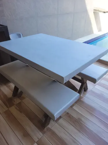 Mesa rústica em massaranduba