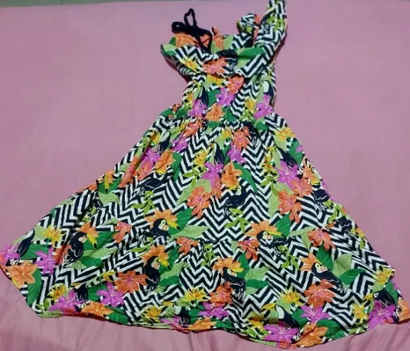 Vestido floral com tucanos marca antonita modelo longo tam 8 anos.