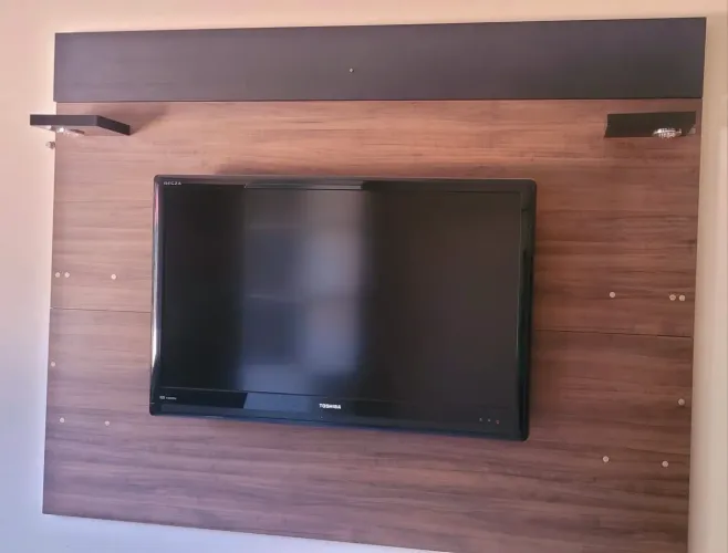 Vendo painel com TV 42? Toshiba R$ 800,00