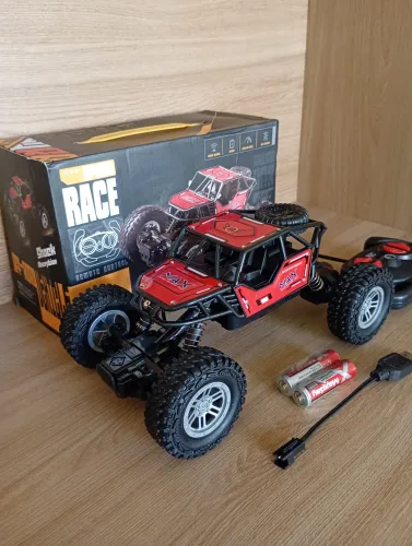 Carrinho Controle Remoto Off-Road 4×4 suspensão Alta/ Bateria Recarregável