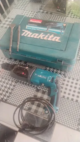 Furadeira makita