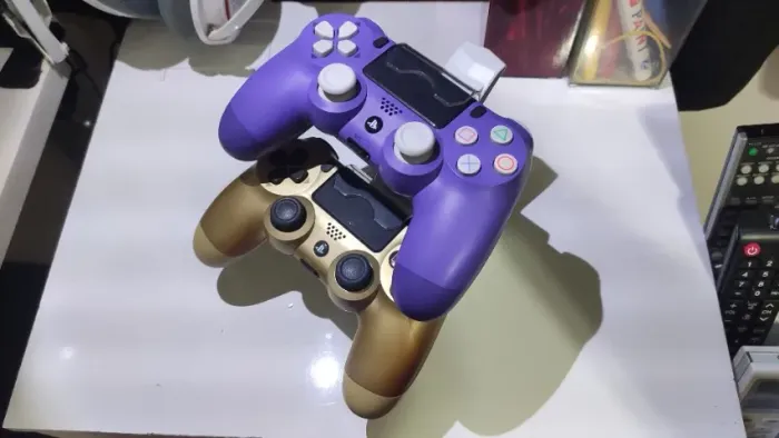Combo - Controles originais Playstation 4 - Dualshock 4 + Brindes