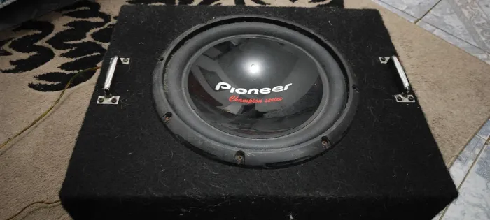 Subwoofer Pioneer com caixa selada (caixa pesada )