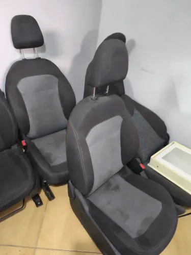 Par bancos Peugeot 208 tecido tenho 2 pares 