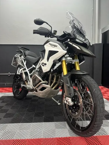 Moto impecável, sem detalhes para pessoas exigentes!!!