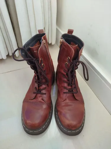 Bota em couro feminina 