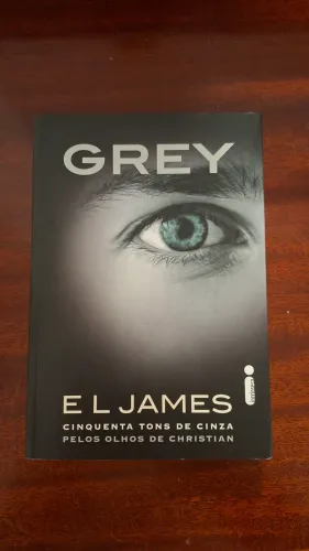 Livro Grey: Cinquenta Tons de Cinza pelos Olhos de Christian - E. L. James