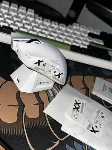 Mouse Gamer Sem Fio Attack Shark X11 com base