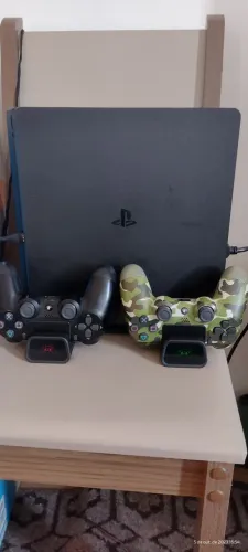 Vendo PS4, dois controles, 7 jogos mídia física, funcionando perfeitamente