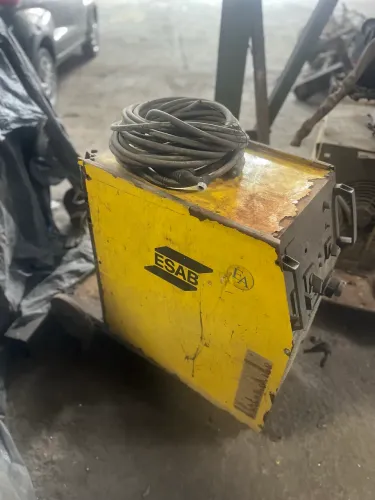 Máquina de solda usada danificada. Valor a negociar 