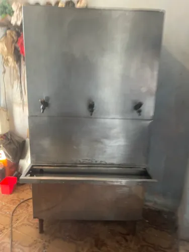 Bebedouro inox 100 litros 3 torneira 127 volts todo bom