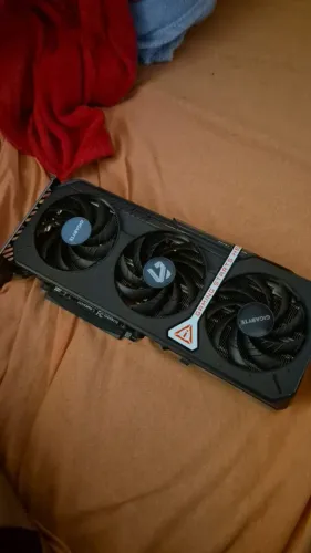 Placa de vídeo RX 9060XT 8GB Gigabyte