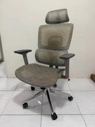 Cadeira ergonômica branca dr. office