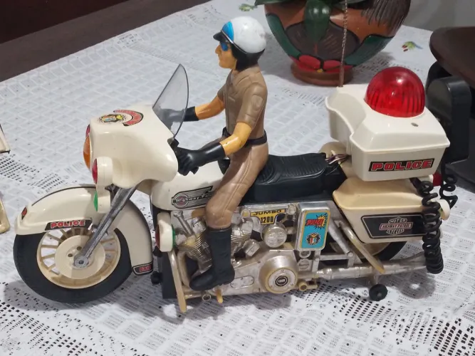 Brinquedo antigo moto patrulheiro