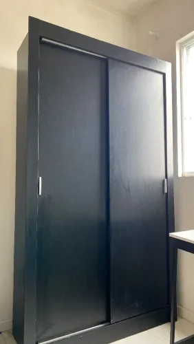 VENDO GUARDA ROUPA PRETO 2 PORTAS<br>