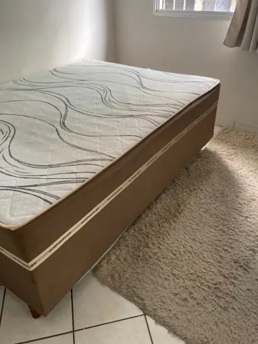 Cama Box de Casal em Ótimo Estado