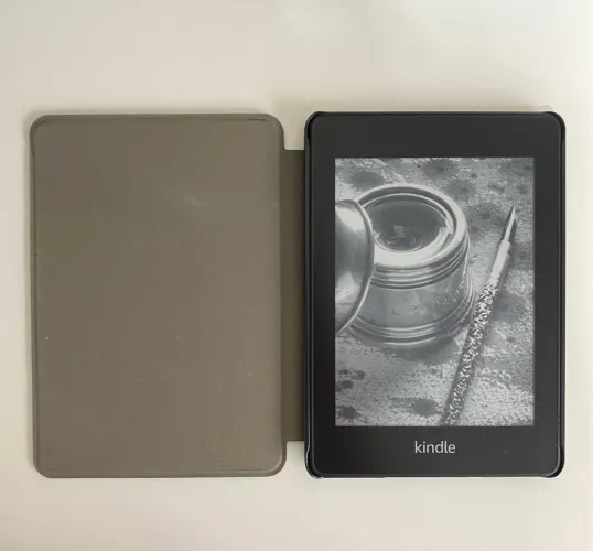 Kindle Paperwhite 10ª Geração com Capa de Fechamento Magnético