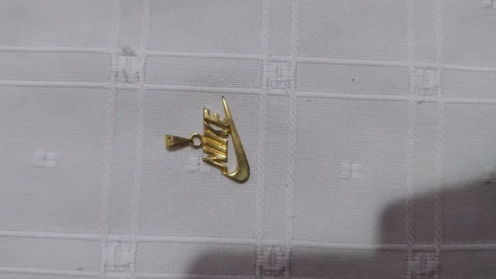 Pingente Nike para cordão de ouro