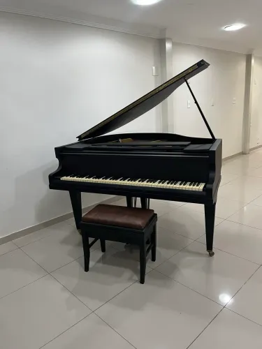 Lindo piano de calda Challen. ?Londres?