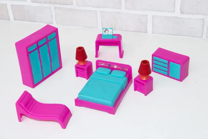 Móveis para casa de boneca