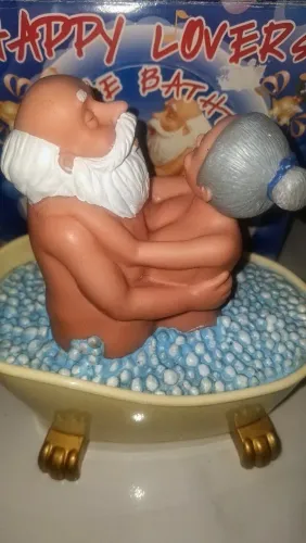 PAPAI E MAMAE NOEL NA BANHEIRA, brinquedo com som e movimentos, anos 80. ...