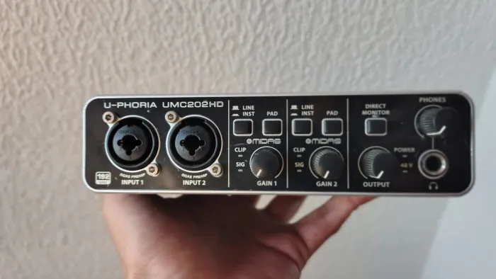 Interface de áudio Behringer UMC202HD