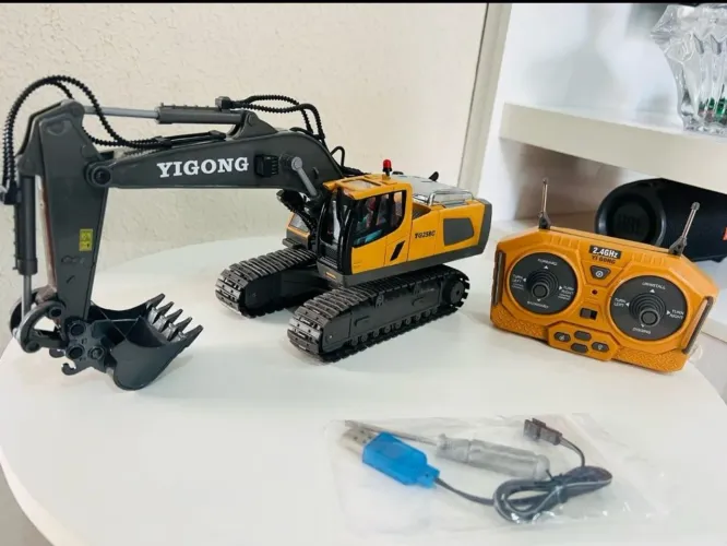 Escavadeira de Controle Remoto NOVA