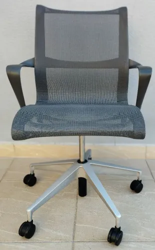 Cadeira giratória - Herman Miller