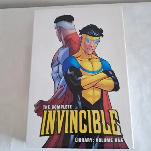 The Complete Invincible Library Volume 1 - Image Comics