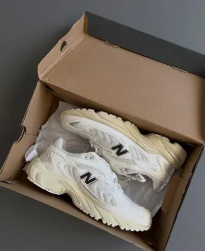 New Balance 725 Sea Salt Phantom Bone