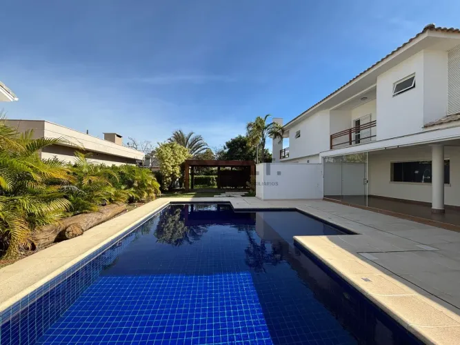 Casa em Condomínio em Aracoiaba da Serra-SP, Lago Azul: 4 Quartos, 4 Suítes, 2 Salas, 8 Ba