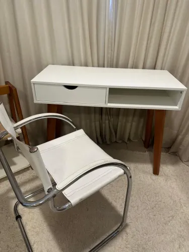 Escrivaninha com cadeira Tok Stok