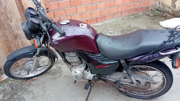 Vende-se moto cg titan 125.  ano  2012 meu números * 