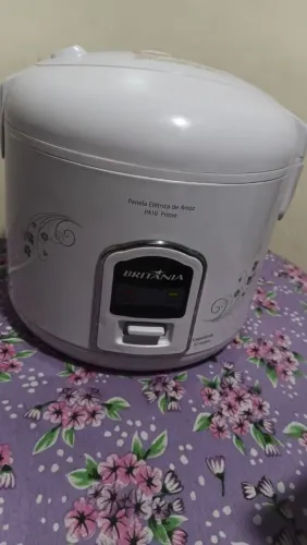 Panela elétrica e chaleira elétrica 