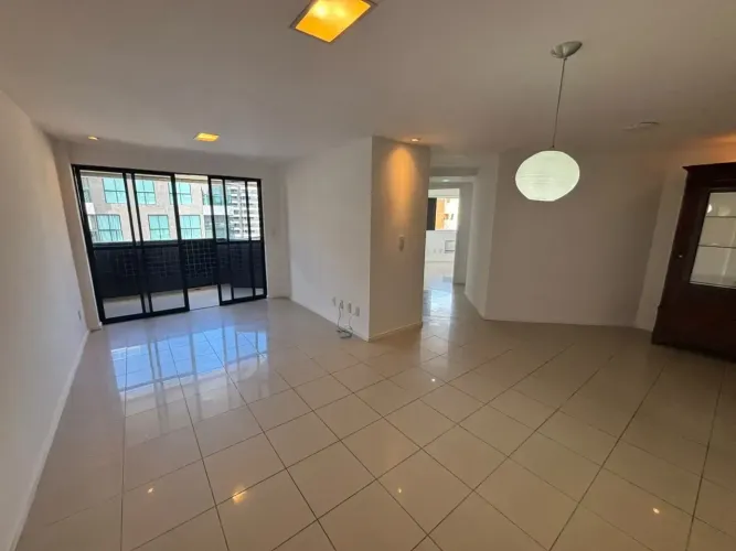 Apartamento com 3 quartos na segunda quadra da praia de Jatiuca