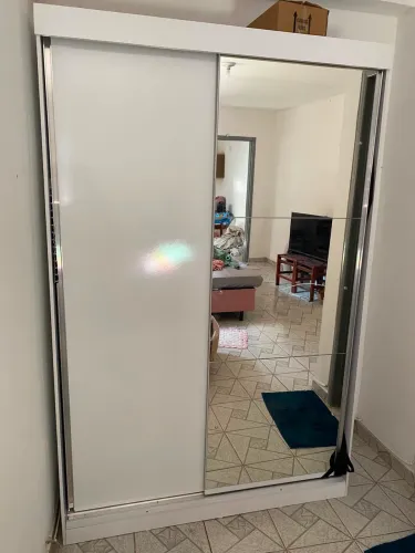 Vende-se guarda roupa semi novo