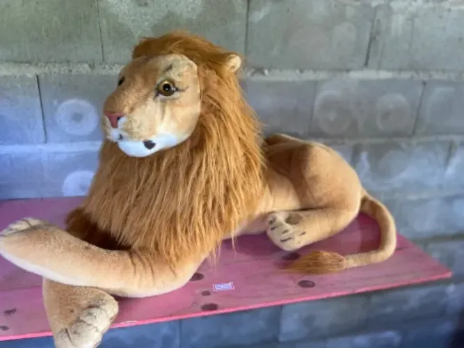 Leão de pelúcia