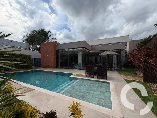 Casa em Condomínio, para aluguel, 4 quartos, sendo 4 suítes e 4 vagas - 25.000,00