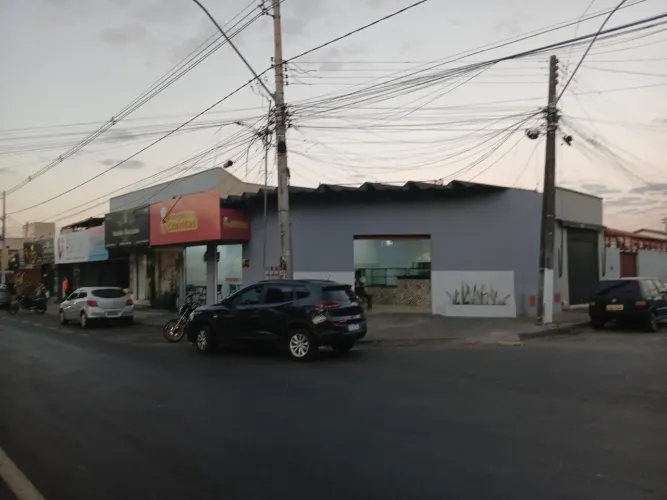 Salas Comerciais e uma Casa rendendo R$ 11.000,00