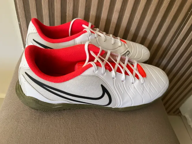 TAM 42 Nike original $ 150 está zera 