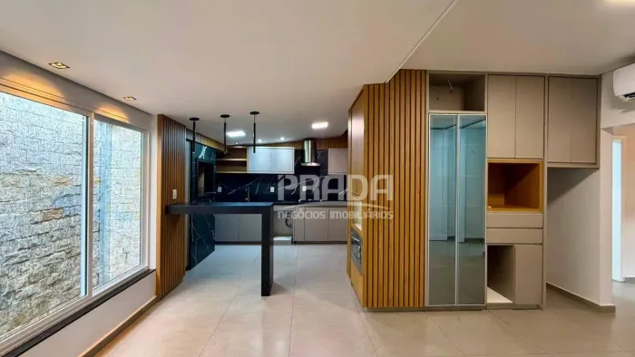 Casa à venda estilo Sobrado com 3 quartos sendo 1 suíte - Condomínio The Palms - Uberlândi