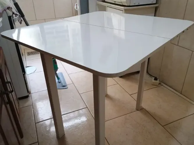 Mesa quadrada retrátil