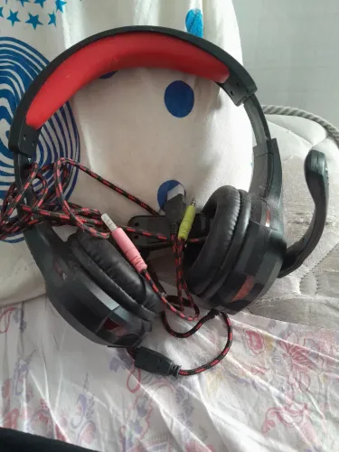 Headset Gamer com fio e microfone