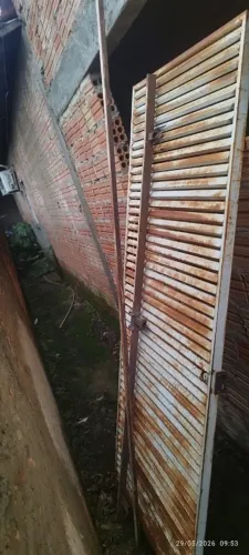 Vende-se potão e porta de ferro usado mais em boas condições de uso