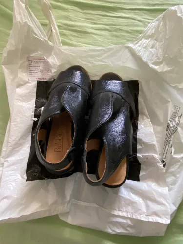 Vendo sandália nova 30,00