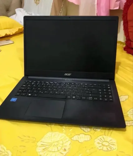 Vendo notebook por 900 reais 