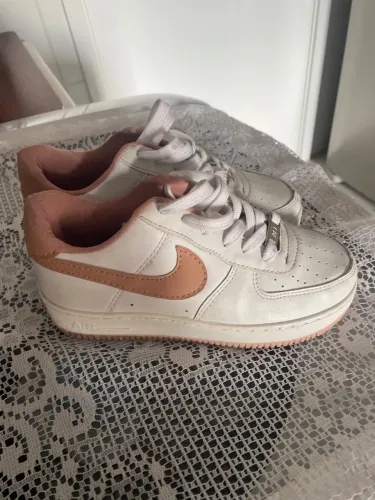 Tênis Nike réplica Nude
