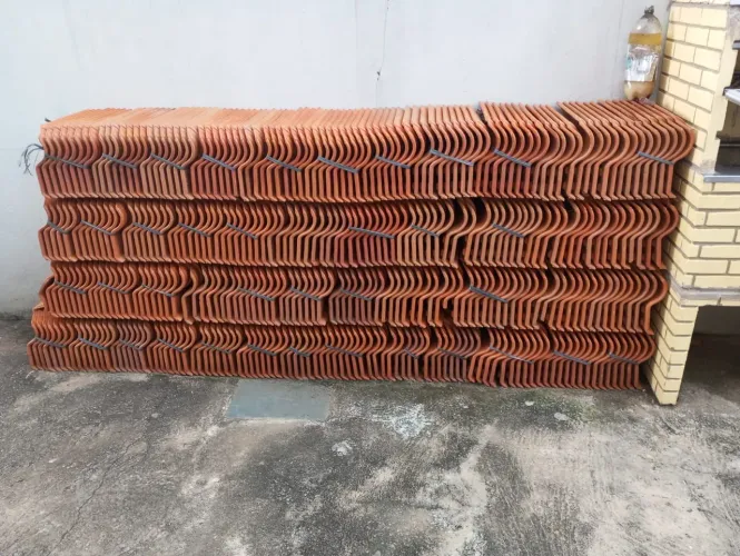Vendo 150 telhas americana novas