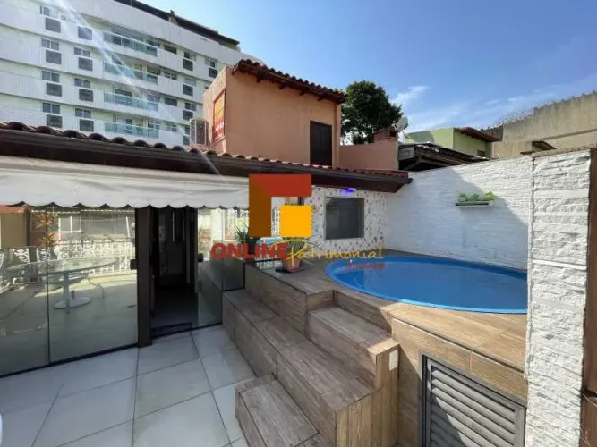 Casa em condomínio / Freguesia / 3 quartos / Vaga / Área gourmet com piscina e churrasquei